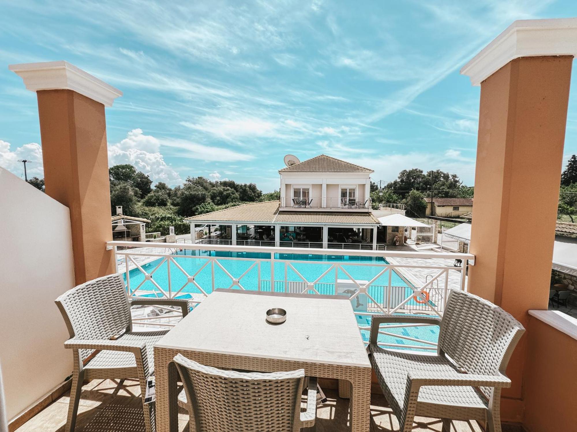 Kavos Plaza Hotel Luaran gambar